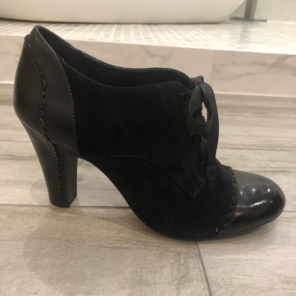 Gianni Bini Suede Oxford Heels